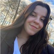 Profesora de apoyo escolar tanto presencial como online